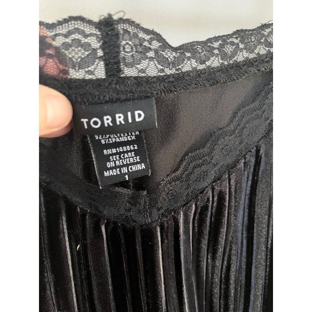 Torrid size 1 black satin and lace cami tank top - Picture 3 of 4